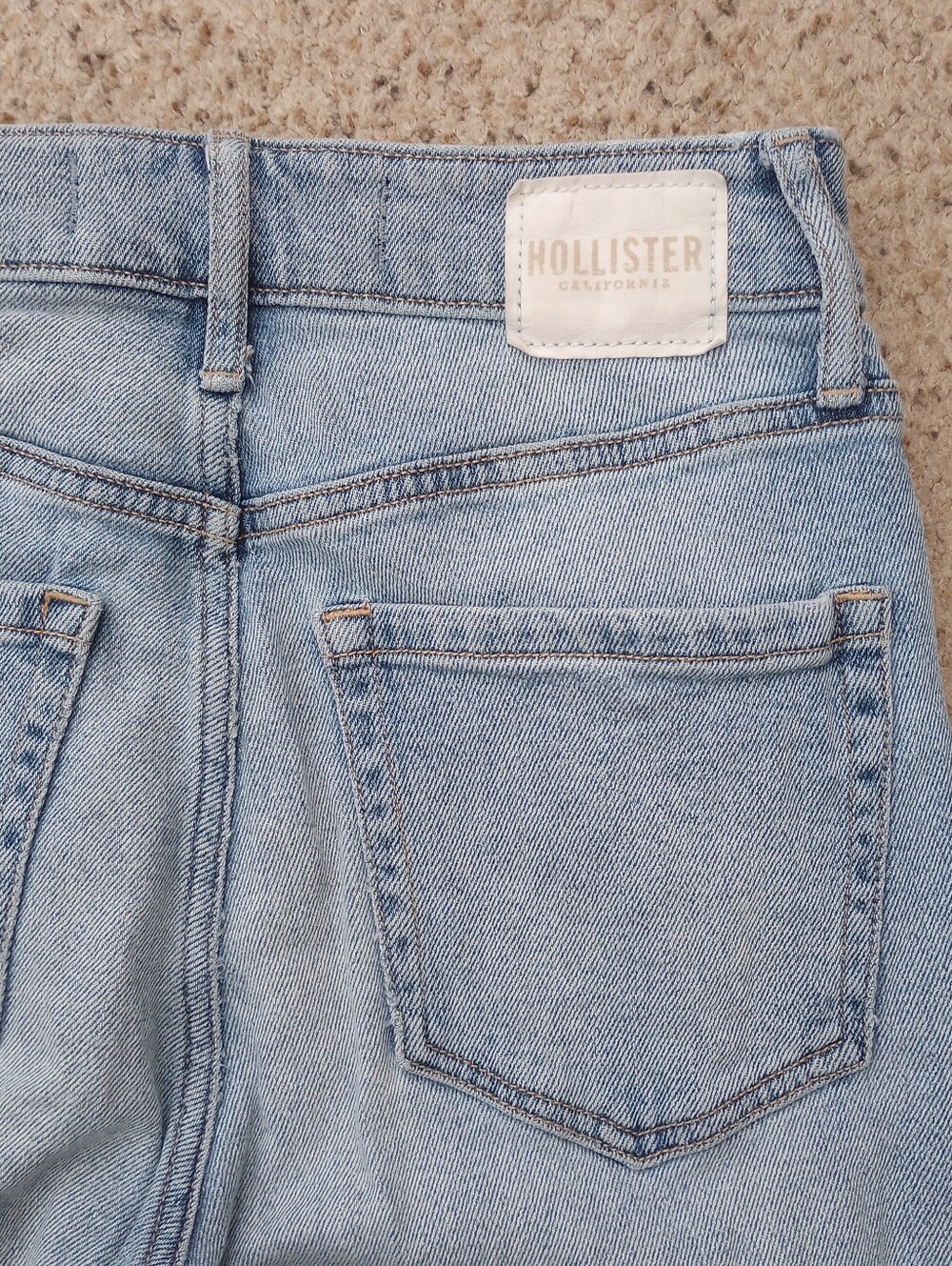 Hollister Ultra High Rise Dad Jeans Light Wash Distressed 5 Regular Waist 27